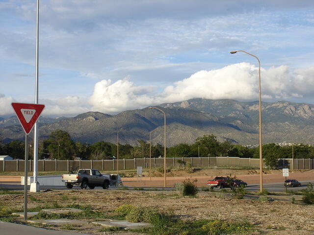 ABQ 2 076