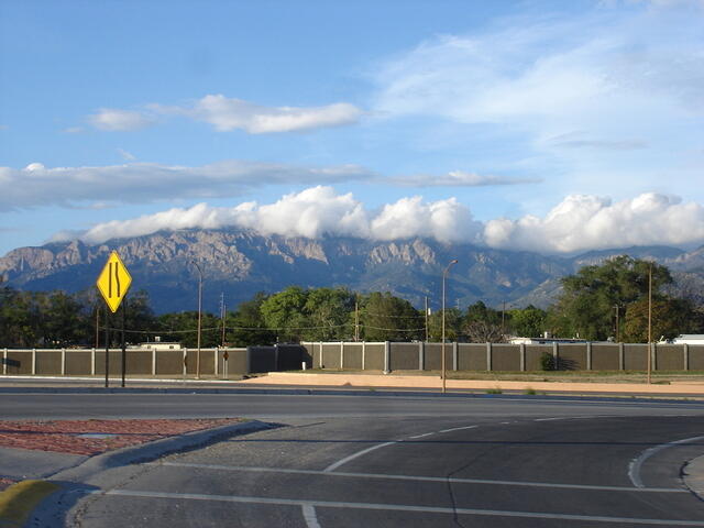 ABQ 2 077