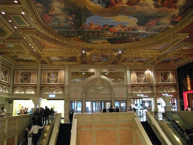 Venetian Large 